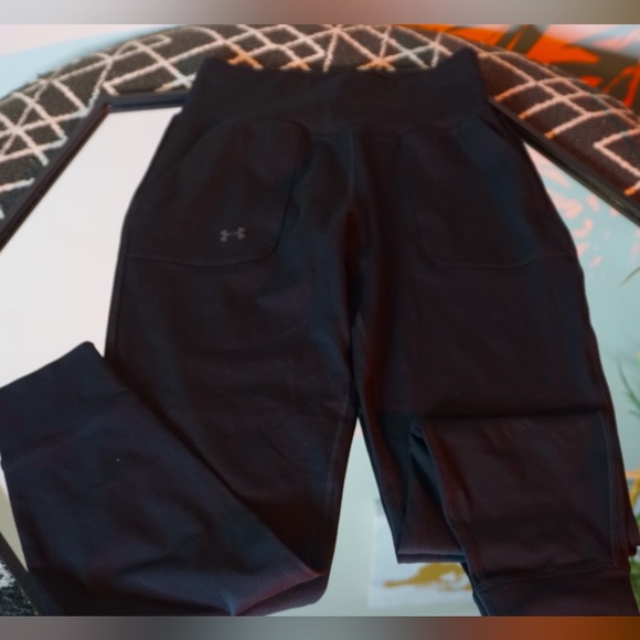 Under Armour Loose Fit Black Jogger Women’s Pants Size Small - Picture 2 of 7